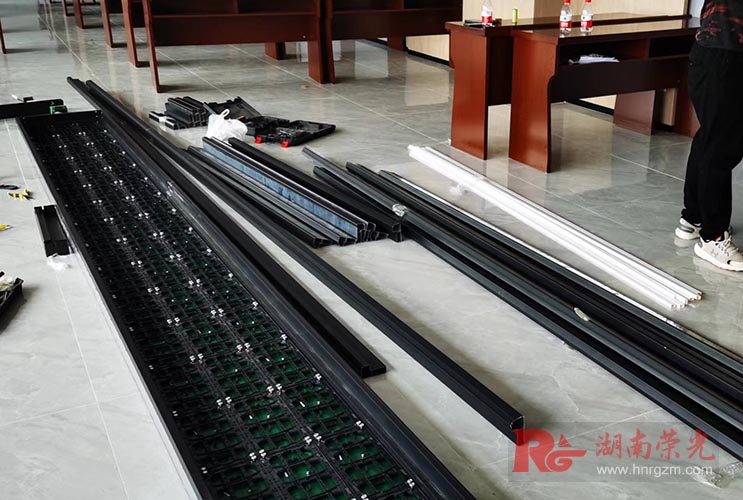 �L(zh��ng)ɳ��(hu��)�h�҃�(n��i)P3.75�μtLED�@ʾ��