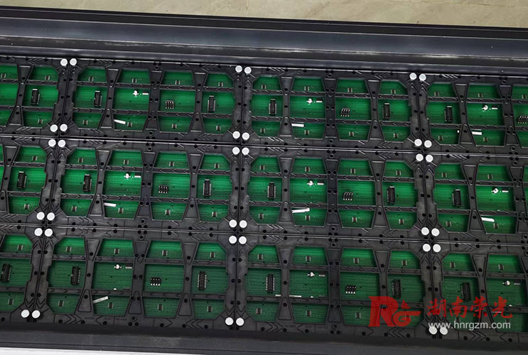 ���h��ɫ��